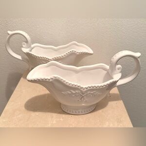 2 Tabletops Gallery “Le Provence” Gravy boats.